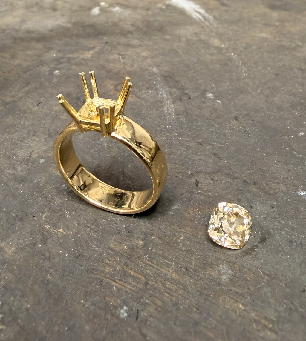 Old mine cut diamond ring in 18ct gold