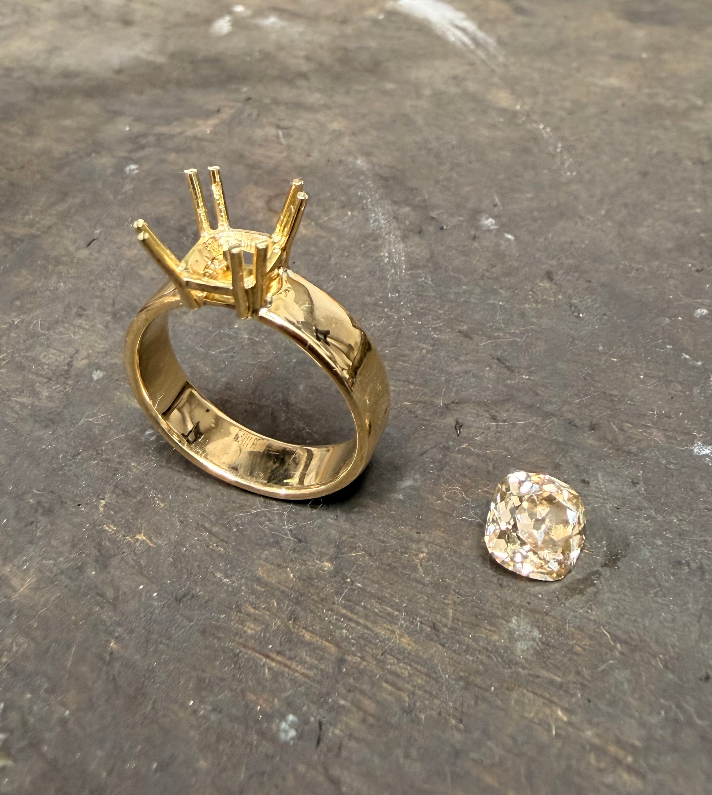 Old mine cut diamond ring in 18ct gold