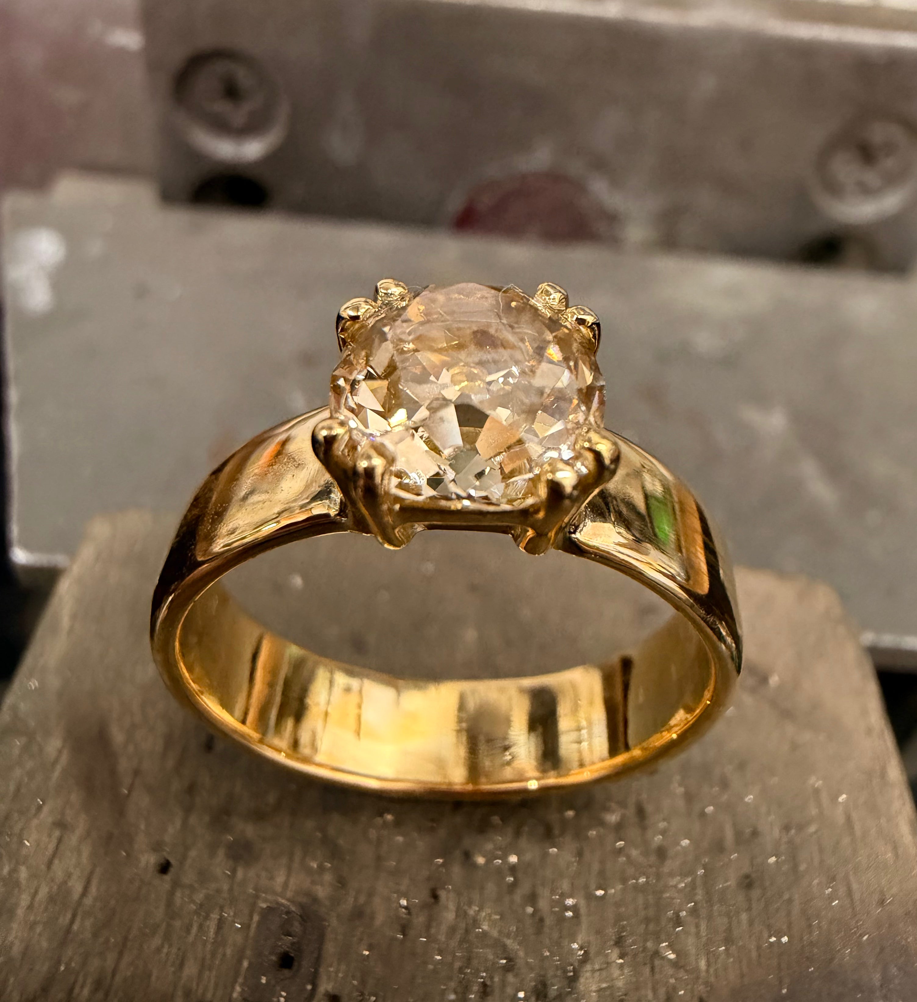 Old mine cut diamond ring in 18ct gold